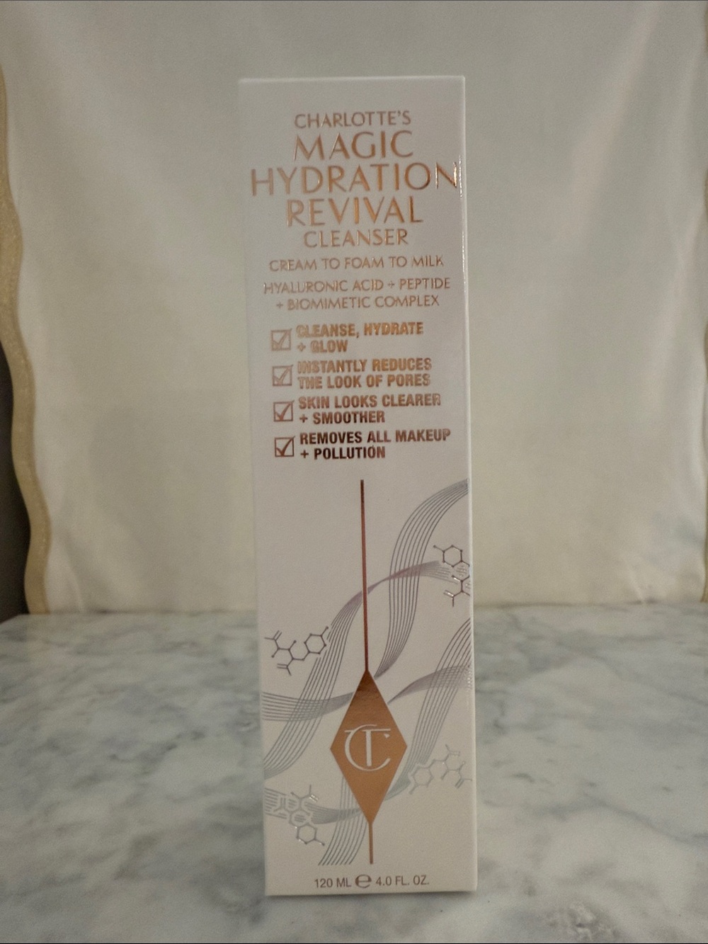 Charlotte Tilbury Magic Hydration Revival Cleanser - White & Rose Gold